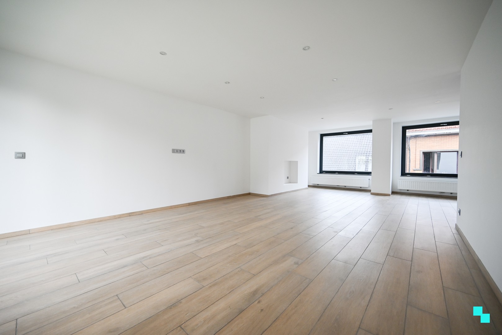 Compleet vernieuwde duplex met 4 slaapkamers en zonneterras in hartje Wevelgem - foto 4