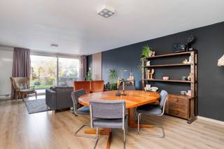 Instapklare woning met mooie tuin en optionele garage𝗚𝘂𝗻𝘀𝘁𝗶𝗴 𝗴𝗲𝗹𝗲𝗴𝗲𝗻 𝘄𝗼𝗻𝗶𝗻𝗴 𝗺𝗲𝘁 𝟯 𝘀𝗹𝗮𝗮𝗽𝗸𝗮𝗺𝗲𝗿𝘀 𝗲𝗻 𝗴𝗿𝗼𝘁𝗲...