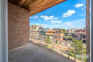 Dit appartement bevindt zich op de derde verdieping van een kleinschalig gebouw aan het Maria-Hendrikapark ('t bosje) en op wandelafstand van het openbaar vervoer en winkels.<br />Indeling: inkomhal, woonkamer met open keuken, aansluitend zonneterras met berging, grote slaapkamer en badkamer met lavabomeubel, douche, toilet en aansluiting voor wasmachine.<br />Er is eveneens een afgesloten fietsenberging in het gebouw. Lage syndicuskosten!<br />Dit appartement is ideaal voor starters of als investering!