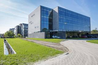 Standingvolle kantoren van 870 m² in het Business Park "De Alverberg", gelegen op een zichtlocatie langs de Grote Ring van Hasselt en nabij...