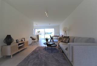 In de Kleppestraat te Dadizele vinden we deze afgewerkte nieuwbouwwoning terug.Op het gelijkvloers is er een ruime, lichtrijke leefruimte met open...