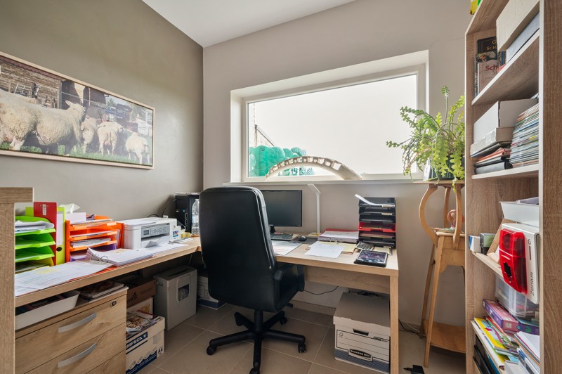 Instapklare halfopen gezinswoning met prachtig verzicht en opslagmogelijkheden te Lendelede - foto 3