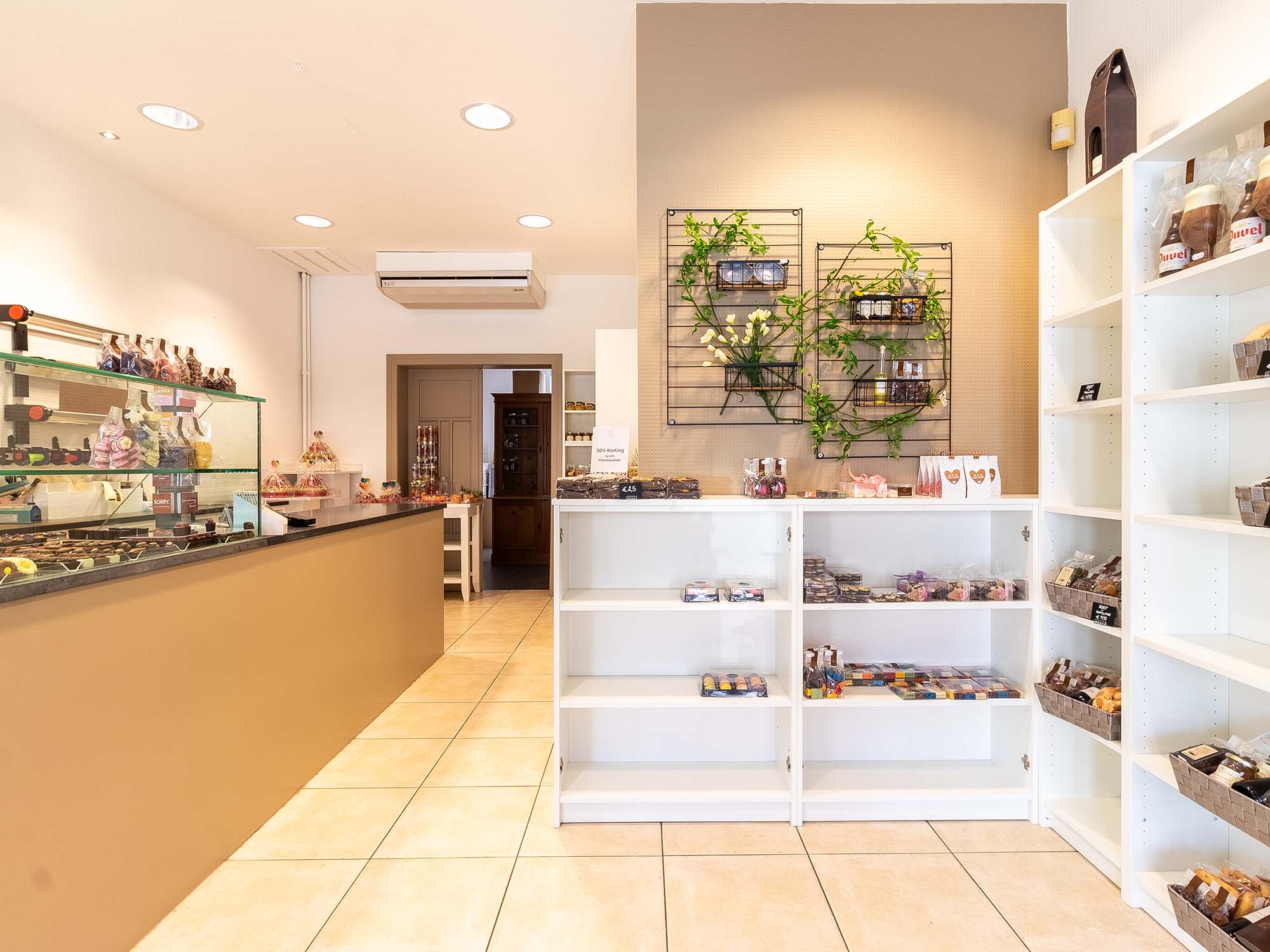 Commercial for rent in Wilrijk with 2 bedrooms - photo 2