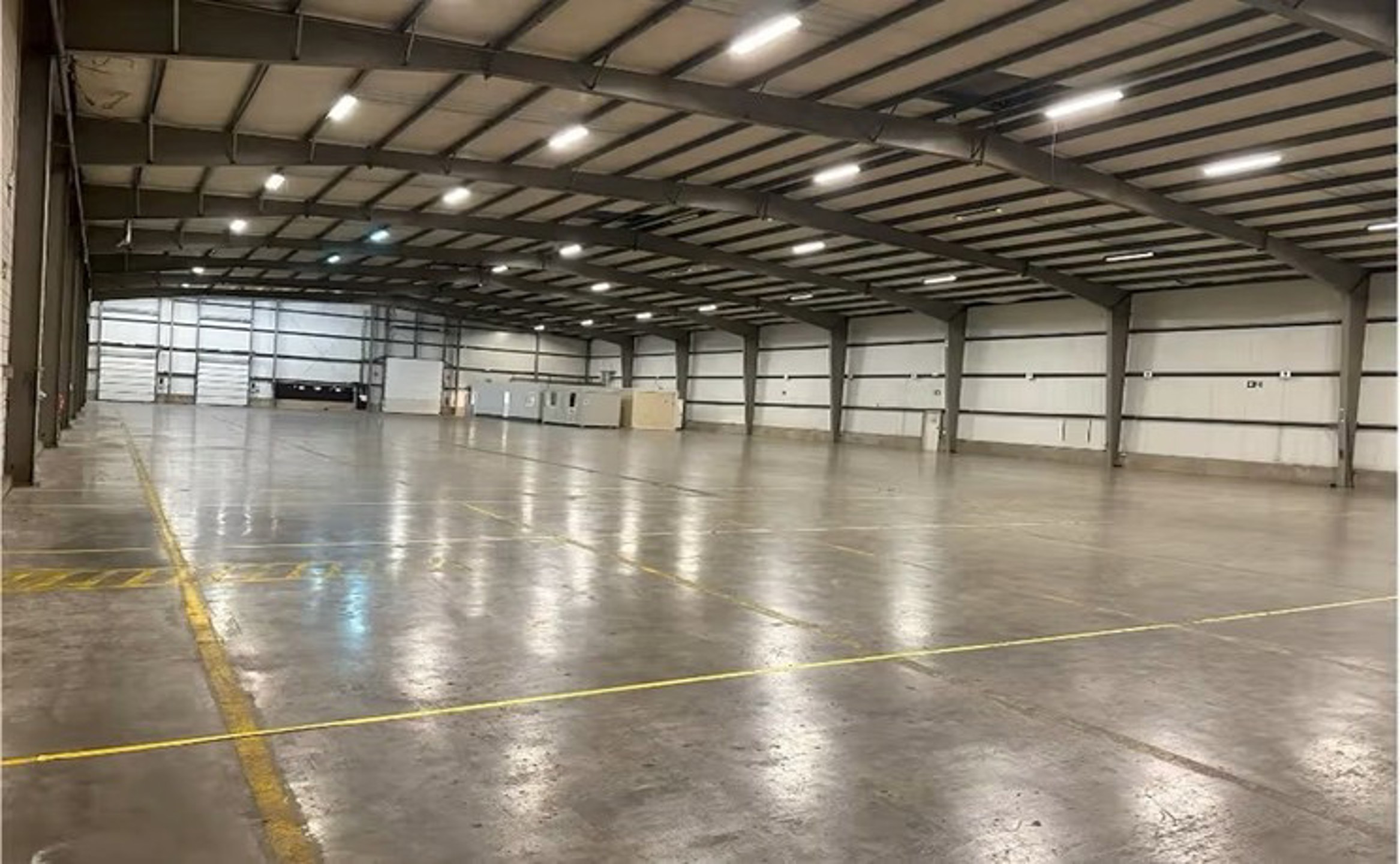 Magazijn 7.700m² te huur langs de de snelweg E40  - foto 3