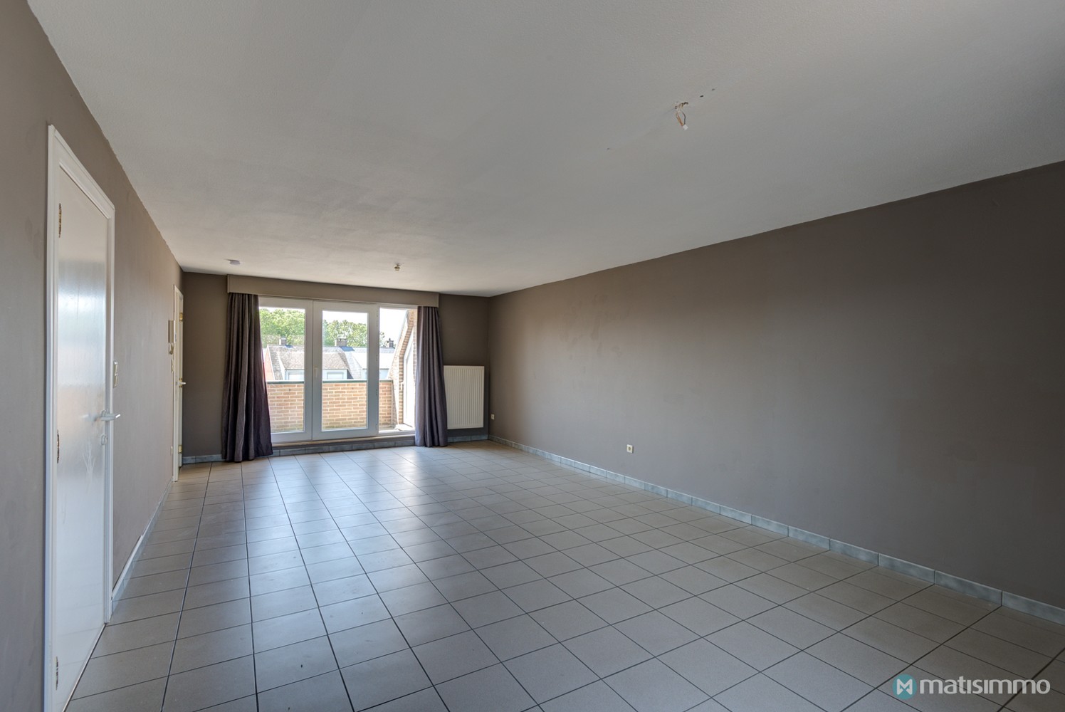 INSTAPKLAAR DUPLEX-APPARTEMENT MET 2 SLAAPKAMERS EN GARAGE NABIJ HET CENTRUM VAN BILZEN - foto 2