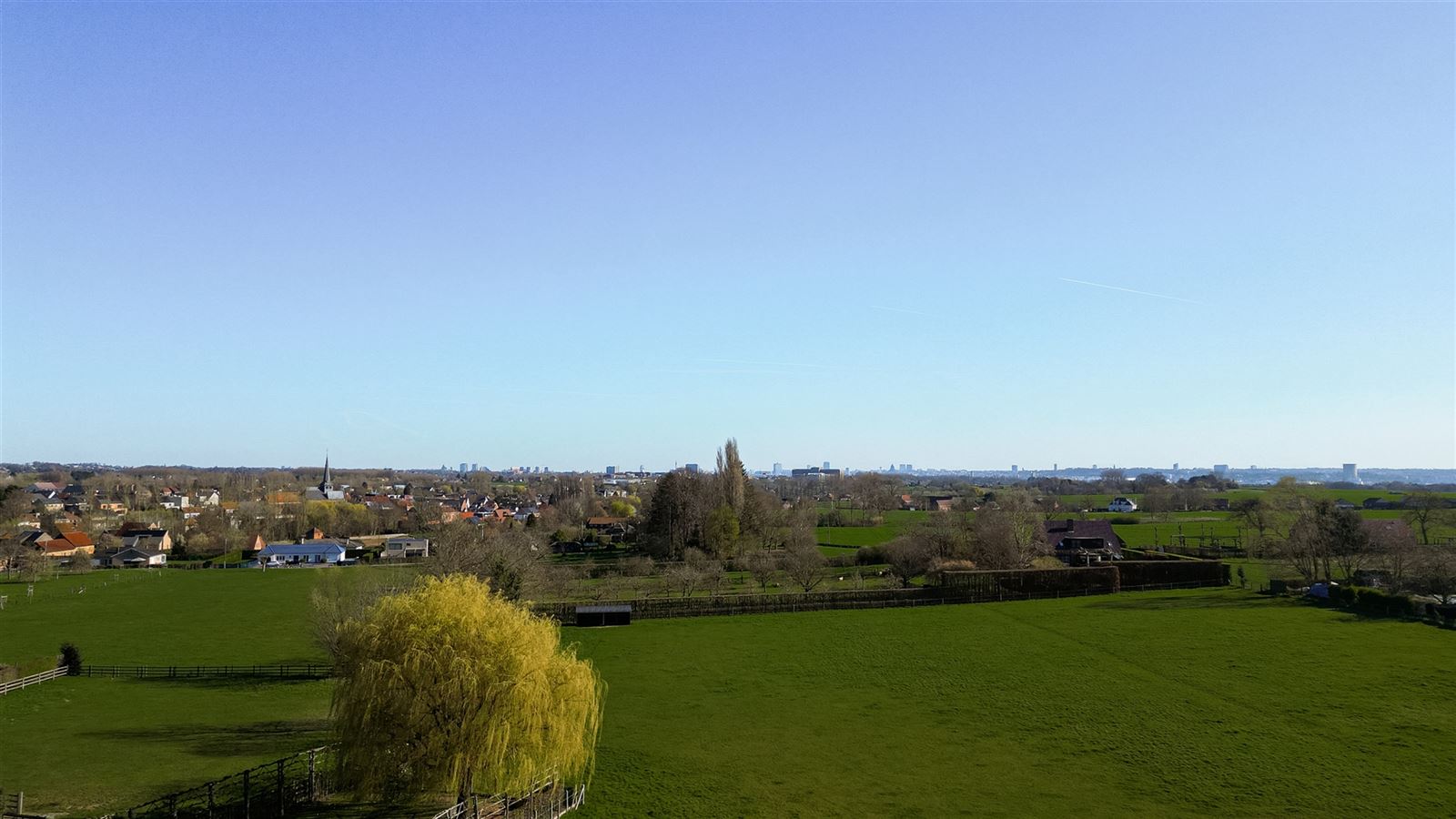 Mooie bouwgrond in rustige straat - foto 2