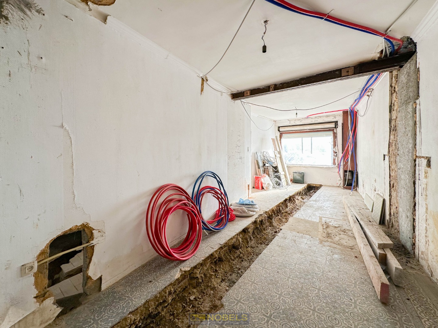 Te koop, verder af te werken stadswoning/opbrengsteigendom te Ronse - foto 3