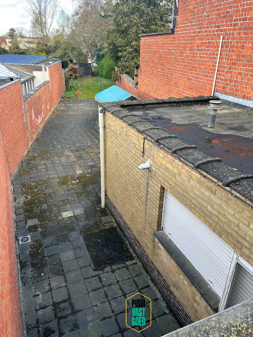 Vlot bereikbare en degelijke woning met tuin, garage en dubbele oprit. - foto 3