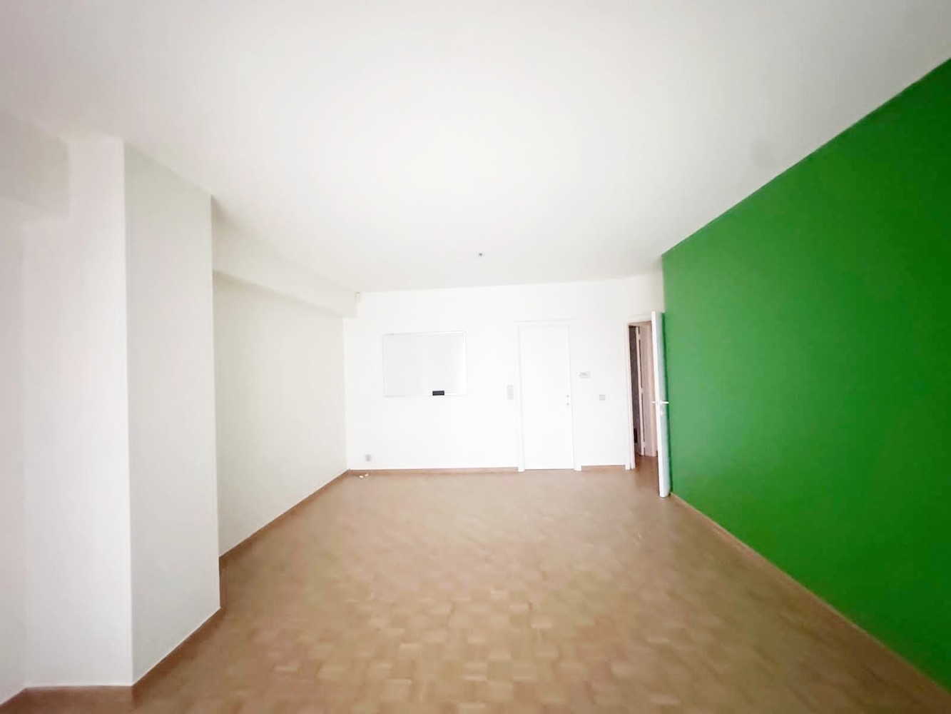 Unieke praktijk- of kantoorruimte van ca. 190 m² INCLUSIEF 2 ruime garageboxen - foto 5