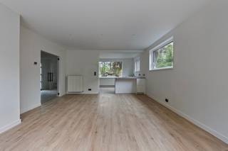 Volledig gerenoveerde woning met o.a. een bewoonbare oppervlakte van 155 m² (kelder niet meegeteld), 3 slaapkamers, ruime zuid-west gerichte tuin...
