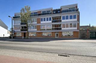 Appartement lumineux situé au centre-ville de Nieuport, offrant un potentiel de rénovation, à quelques pas du quai, de la Grand-Place, des...