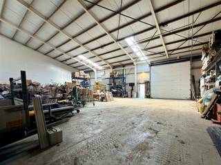  Ruim magazijn te Heist-op-den-Berg! Dit goed gelegen industriële pand te Heist-op-den-Berg biedt een ideale oplossing voor bedrijven die op zoek...