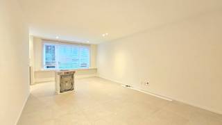 Het appartement is net gerenoveerd en wordt afgeleverd eind april. Het ligt op de eerste verdieping in een rustig gebouw met 4 appartementen...