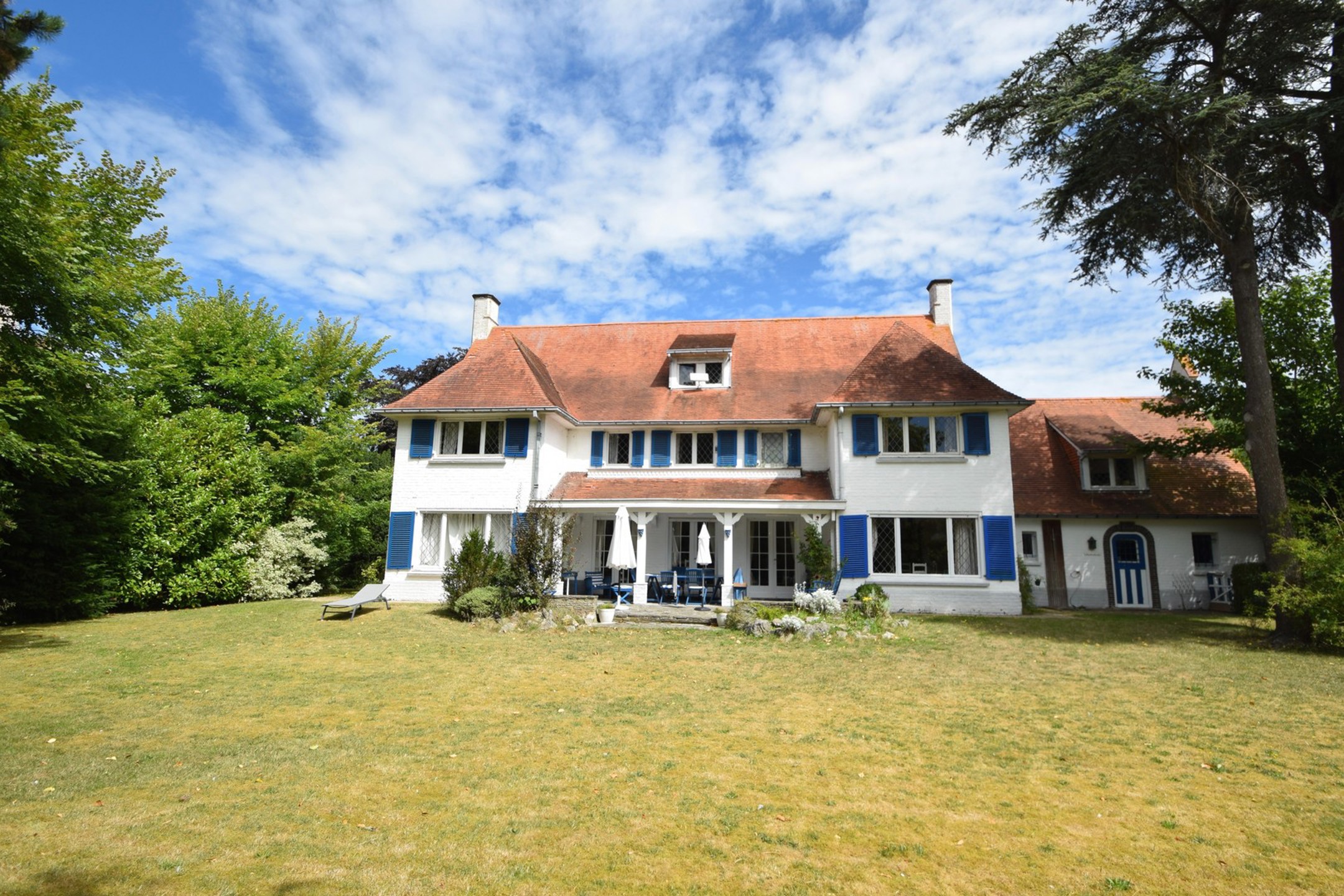 Unieke villa met karakter en potentieel op toplocatie in het hart van het Zoute. - foto 4