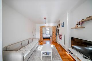 <div>✨ TE KOOP – Duplex appartement met 2 slaapkamers van 100m² + kantoor + terras
<pre><span>(één slaapkamer + kantoor volgens de stedenbouwkundige voorschriften -> Mogelijkheid tot wijziging naar 2 slaapkamers + kantoor)</span></pre>
<br /><br />👉 Ontdek deze prachtige duplex gelegen op de 3e en 4e verdieping van een kleinschalig gebouw met 4 appartementen.<br /><br />✨ Belangrijkste kenmerken van het appartement:<br /><br />✔️ Woonkamer + eetkamer van 30m²<br />✔️ Goed onderhouden gebouw<br />✔️ 2 lichte slaapkamers van 15m² en 10m²<br />✔️ Kantoor van 9m² en kleedkamer van 9m²<br />✔️ Privéterras van 18m²<br />✔️ Elektriciteitsinstallatie voldoet aan de eisen tot 2038<br />✔️ Dubbele beglazing<br />✔️ Dak gerenoveerd en geïsoleerd in 2021<br />✔️ Individuele gasboiler vanaf 2018 gecertificeerd conform tot 2028<br />✔️ Inclusief kelder<br />✔️ Lage servicekosten - EPC : F<br /><br />🚀 Dit appartement, ideaal gelegen op een steenworp afstand van het Laken Park en het Prins Leopoldplein, met directe toegang tot de ringweg, verkeert in goede staat, heeft lage servicekosten en biedt een prachtig uitzicht op het Atomium.<br /><br />📞 Informatie & bezichtigingen<br />👉 Neem contact op met Frédéric Top – We Invest Brussels-Europe<br />📲 +32 472 34 44 08 | 📧 frederic.top@weinvest.be<br /><br />🔎 Ontdek al onze appartementen te koop in Brussel op 👉 www.weinvest.be</div>