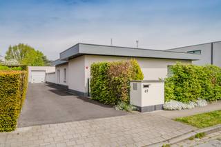 Op zoek naar een gelijkvloerse woning met ruimte én mogelijkheden? Deze te renoveren bungalow in het gegeerde Marke biedt een bijzonder...