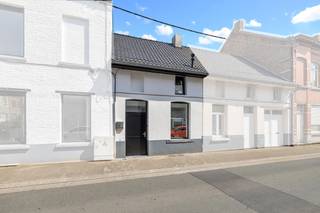 Pour plus d'info ou une visite, appelez le 02 884 23 23 - Dans le centre de Grammont se trouve cette maison entièrement rénovée. La maison est...