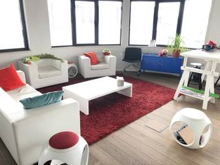 Kantoor op absolute topligging op de splitsing tussen Kapelsesteenweg en Bredabaan.<br /><br />Oppervlakte : 117 m².<br />Ingemaakte kasten - Verlichting - Polybeton - Parket - Airco.<br />Kitchenette met frigo - afwasbak<br /><br />1 parkeerplaats. <br />Algemene onkosten : € 95 per maand.<br /><br />Overname interieur : € 10.000 anders casco