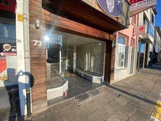 Handelspand met woonst op topligging in Berlaar.In het hart van Berlaar, pal aan de Markt, bevindt zich dit handelspand met woonst, ideaal voor wie...