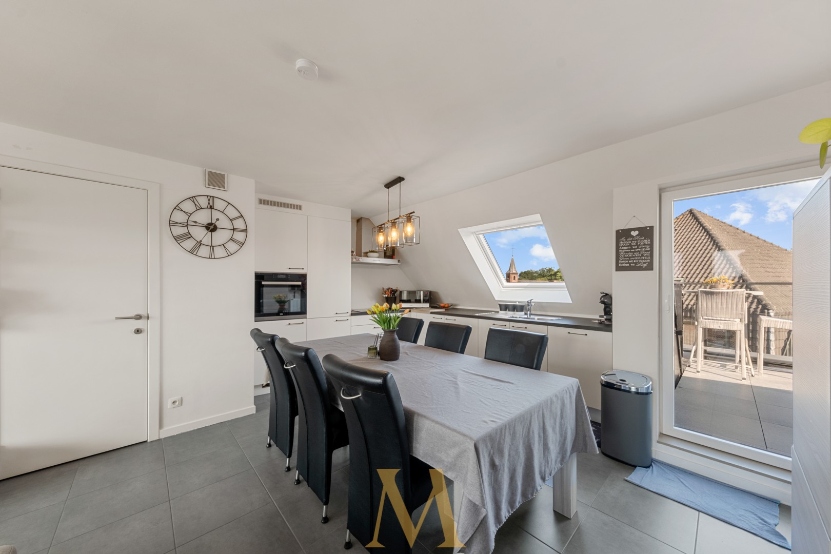 Stijlvol en lichtrijk penthouse met twee zonnige terrassen in hartje Waregem - photo 2