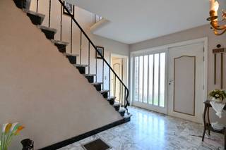 ***NIEUWE PRIJS***In een uiterst rustige straat bevindt zich deze ruime alleenstaande woning boordevol potentieel. Dankzij de vele...