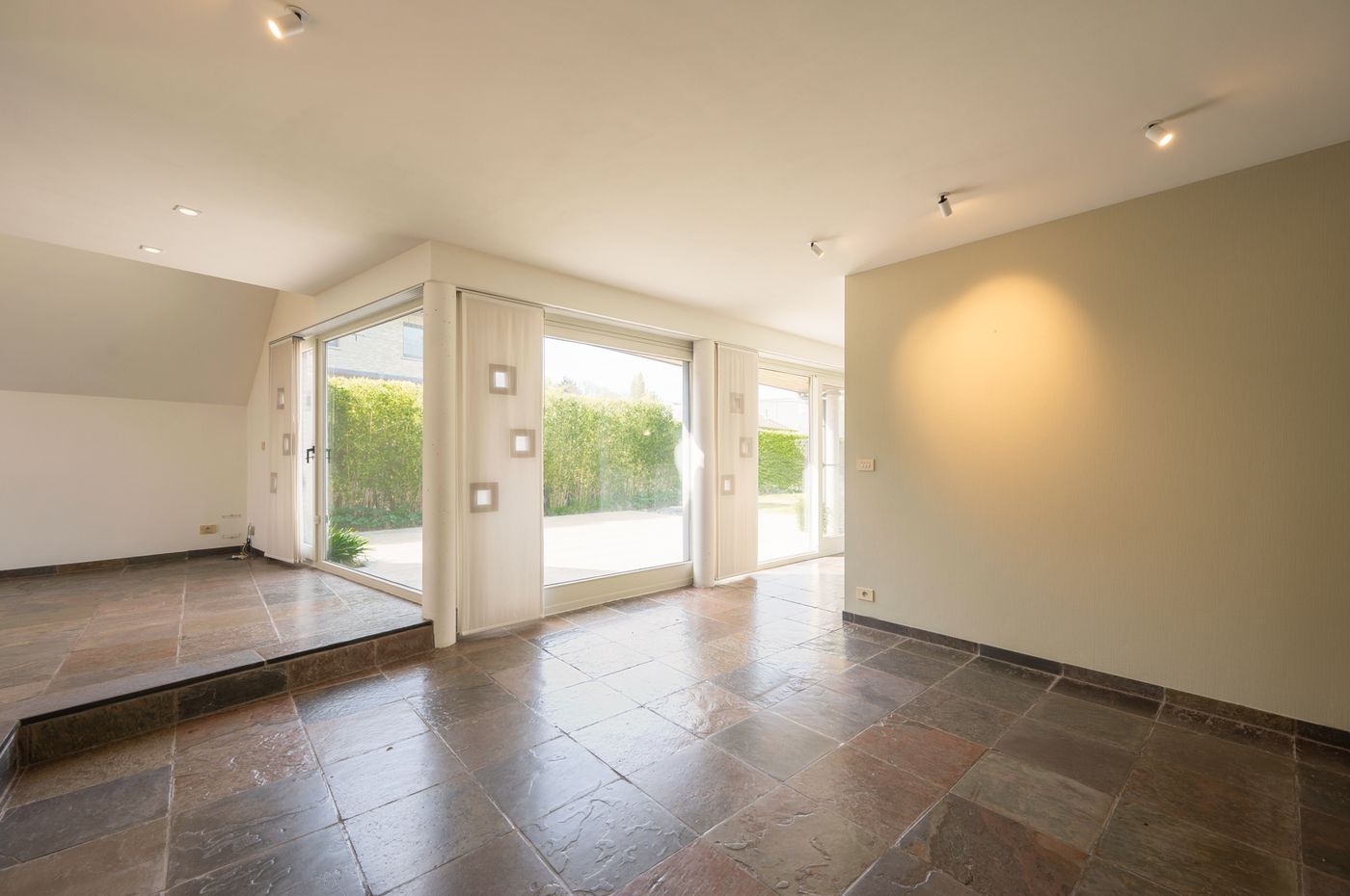 Ruime villa met vier slaapkamers en zonnige tuin, rustig en centraal gelegen in Gistel - foto 5