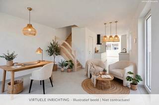 <p>OPENKIJKMOMENT ZATERDAG 03/10 VAN 12U TOT 13U30<br /><br />immo DAVID stelt u dit energiezuinige nieuwbouw duplexappartement met twee slaapkamers en een zuidgericht terras van 9 m² voor. Hier geniet u van volledig ontzorgd wonen: alles is nieuw, kwalitatief afgewerkt en ontworpen met oog voor comfort, energiezuinigheid en hedendaags woonplezier.</p>
<p>Het duplexappartement is gelegen op de tweede verdieping, in een verkeersluwe, doodlopende straat, in een kleinschalig gebouw zonder lift, waardoor u geniet van een rustige woonomgeving en lage gemeenschappelijke kosten.</p>
<p>Via de inkomhal komt u in de ruime en lichtrijke leefruimte van 47 m² met open keuken. Vanuit de woonkamer heeft u rechtstreeks toegang tot het zuidgerichte terras van 9 m², waar u de hele dag door van de zon kunt genieten. Verder beschikt het appartement over twee comfortabele slaapkamers van 15 m² en 11 m², een moderne badkamer met inloopdouche en dubbele wastafel, een aparte wasberging, een afzonderlijk hangtoilet met handenwasser en een videofoon voor extra comfort en veiligheid. Via een praktische trektrap bereikt u bovendien de ruime privatieve bergzolder, ideaal als extra bergruimte.</p>
<p>Bij het appartement hoort bovendien een privatieve autostaanplaats en er is een gemeenschappelijke fietsenberging voorzien.</p>
<p>Dankzij de uitstekende energiescore A, zonnepanelen, een warmtepomp en een performant ventilatiesysteem woont u hier niet alleen comfortabel, maar ook bijzonder energiezuinig.</p>
<p>Een absolute topligging, vlak bij het centrum van Zellik, de E40, de Ring Brussel, winkels, openbaar vervoer, Brussel, UZ Jette, het Laarbeekbos en de fietssnelweg, maakt dit duplexappartement de ideale keuze voor wie rustig wil wonen met alle voorzieningen binnen handbereik.<br />EPB in opmaak</p>