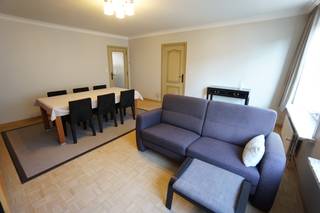 <strong>Wervik - Centraal gelegen appartement met 2 slaapkamers te huur.</strong><br /><br /><strong>Indeling:</strong><br />Inkomhal, woonkamer met toegang tot keuken, berging/technische ruimte, apart toilet, badkamer met douche en wastafel en 2 slaapkamers.<br /><br /><strong>Pluspunten:</strong><br />+ Elektrische rolluiken<br />+ Mooi onderhouden<br />+ Wandelafstand van centrum<br />+ Goed EPC-attest<br />+ Garage inbegrepen<br /><br /><strong>Interesse?</strong> Klik hier! https://mijnhuurprofiel.be/property/bcb3d08c-ec4a-4521-94a5-5bcdf4b79f72