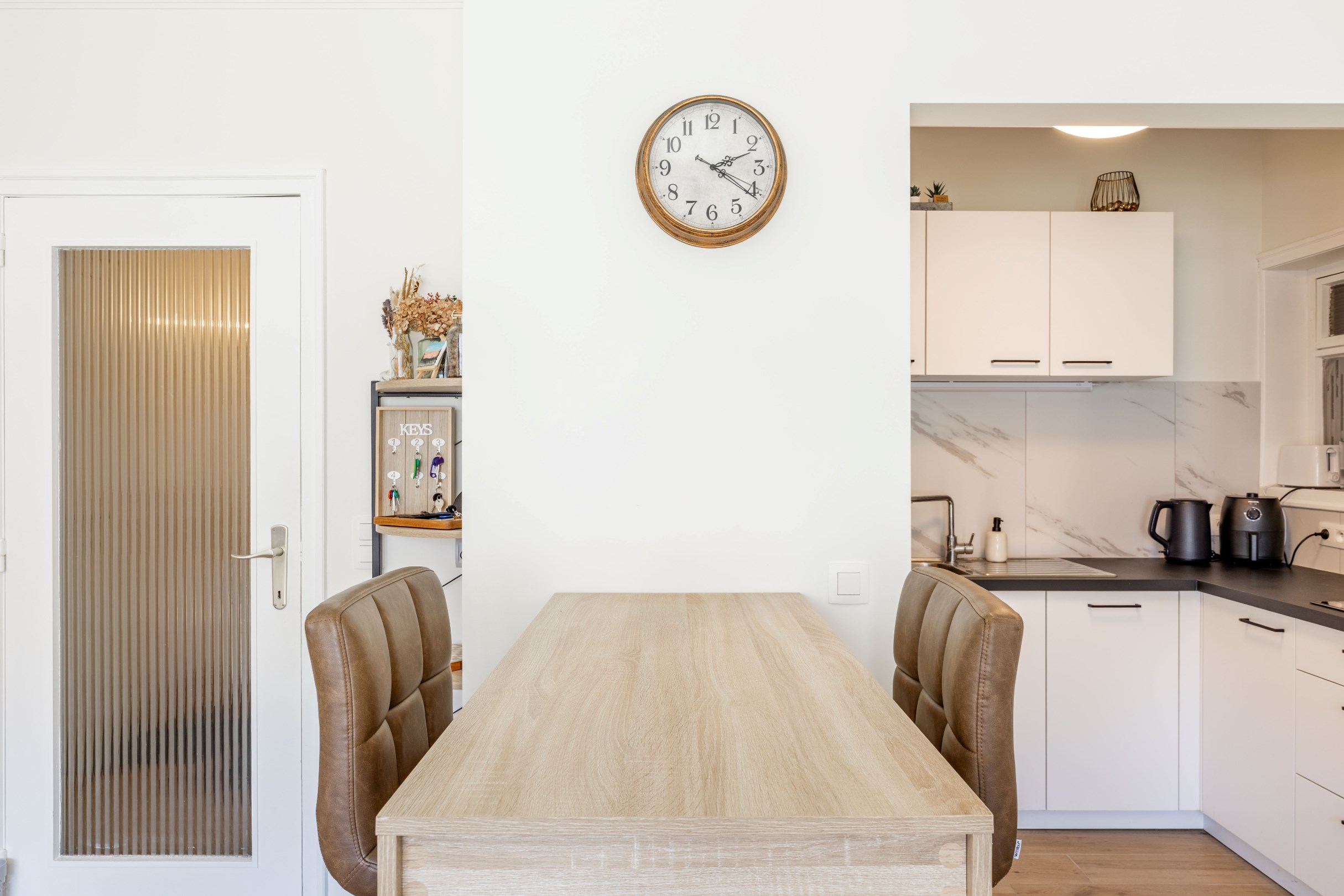 CENTRAAL GELEGEN OPGEFRIST APPARTEMENT - foto 5