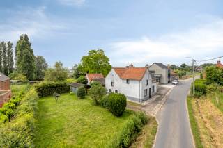 Mooi perceel van 1.982m² waar halfopen en open bebouwing mogelijk is!! Rustig gelegen tussen de velden in het groen! Advies naar mogelijkheden te bespreken met stedenbouw.