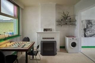 In de Paddeschootdreef 121 in Sint-Niklaas ontdek je deze charmante woning met enorm potentieel, ideaal voor wie zijn eigen woonverhaal wil...