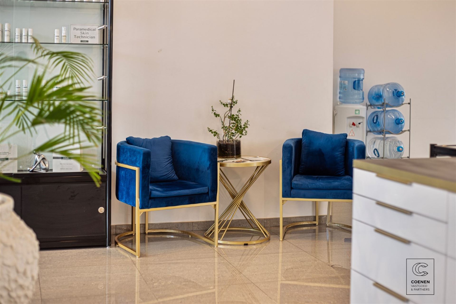 Wonderful commercial space with a usable area of 355 sq. ft.! - photo 5