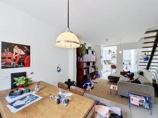Zoek je een instapklare en ruime woning in hartje Gent? Dit gezellige pand in de Goudensterstraat combineert ruimte, comfort én een absolute toplocatie. Met 2 volwaardige slaapkamers en een fijne lichtinval is dit de ideale stadsbasis voor wie zorgeloos wil wonen.<br /><br />Het pand is gelegen in een rustige straat, vlak bij het centrum, de dokken en het openbaar vervoer. Supermarkten, gezellige horeca en scholen bevinden zich om de hoek.<br /><br />Indeling van het pand: <br />Inkomhal - leefruimte - keuken - berging - kelder - slaapkamer 1 - badkamer - slaapkamer 2.<br /><br />Onmiddellijk beschikbaar!