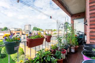 Bent u op zoek naar een te renoveren appartement met twee slaapkamers en twee terrassen? Dan stellen wij graag dit appartement op de tweede...