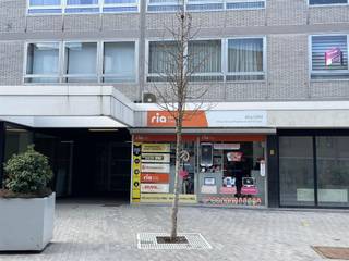 Goed gelegen handelsruimte kort bij station en op een boogscheut van de markt. Voor alle info, bel ons op 0496/31.83.51...