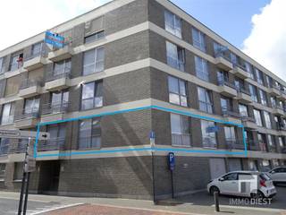 Modern appartement met 2 slaapkamers. Dit appartement heeft een ruime living met veel lichtinval, parket in de leefruimte en laminaat in...