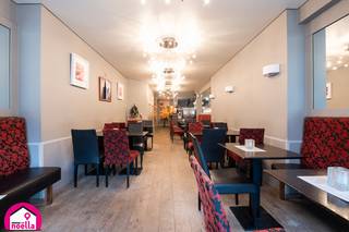 Te koop: Twee handelszaken in één op topligging in Westende Bad Op een toplocatie in het gezellige Westende Bad bieden wij een unieke kans aan:...