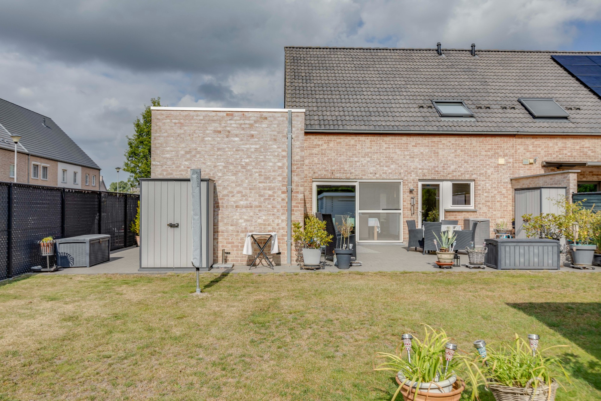 Gezinswoning gelegen in een doodlopende straat - foto 3