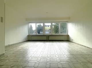 Ruim instapklaar appartement met zicht op stadsparkDit volledig gerenoveerde appartement op de eerste verdieping geniet van een ideale ligging in het...