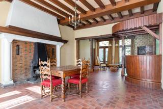 <strong>Appartement met tuin te Heide!</strong> Het appartement is voorzien van 2 slaapkamers, dichtbij het station, winkels, horeca en openbaar vervoer. Dit appartement bestaat uit een grote leefruimte, 2 slaapkamers,mogelijke dressing, keuken, berging, badkamer en een tuin. €40 vaste kosten voor water.<br />Contacteer ons kantoor voor een bezoek.