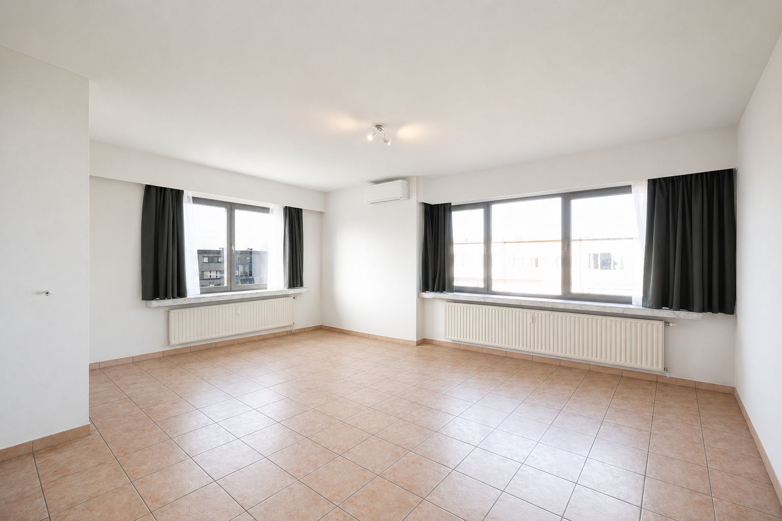 Ruim appartement met 2 slaapkamers en een garage in Stabroek! - foto 4
