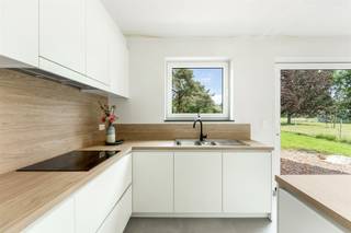 Volledig afgewerkte nieuwbouwwoning in doodlopende straat! Belangrijkste troeven:- Kwalitatieve afwerking door lokale, betrouwbare professionals-...