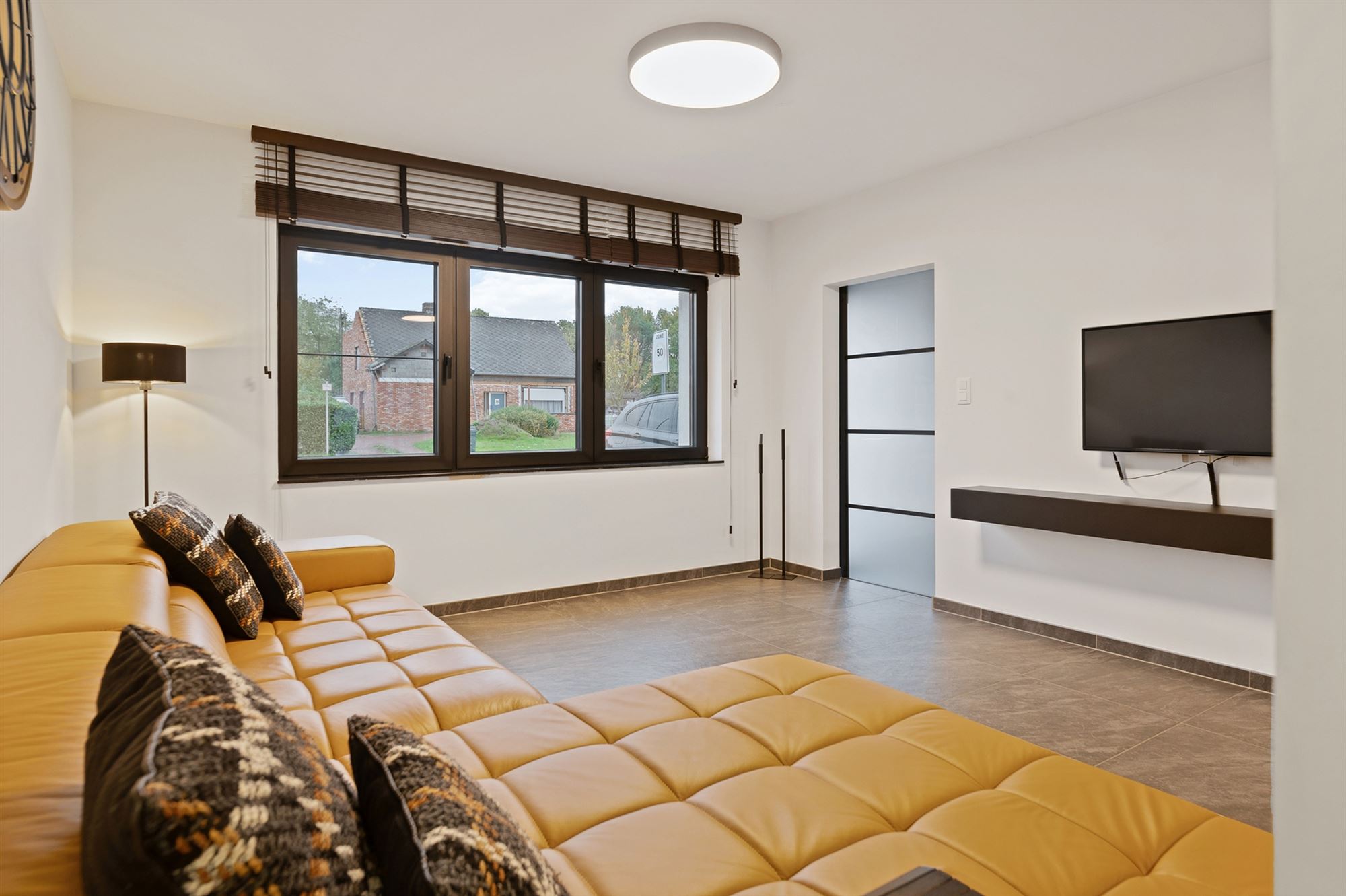 KNAP GERENOVEERDE WONING WONING MET 3SLAAPKAMERS OP EEN ZONNIG GEORIËNTEERD PERCEEL TE OOSTHAM - foto 4