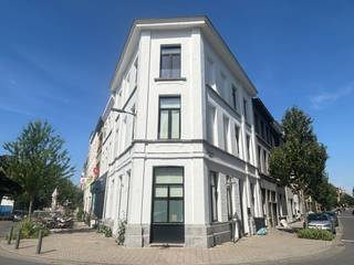 Vergunde opbrengsteigendom bestaande uit 7 studentenkamers met eigen badkamer en gemeenschappelijke keuken op absolute topligging tegenover campus...