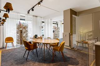 Êtes-vous l'entrepreneur motivé qui peut donner une nouvelle vocation à cet espace commercial bénéficiant d'une excellente visibilité ?...