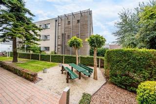 Bel appartement au rez-de-chaussée prêt à emménager avec terrasse et jardin,  Ce bel appartement vous accueille dans un hall d'entrée avec placards...