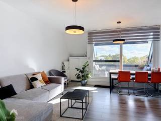 <p>Intapklaar appartement gelegen in het gezellige Sint-Kruis en op een booscheut van het histrorische centrum van Brugge en het openbaarvervoer. Het appartement bestaat uit een lichtrijke leefruimte met zit – en eethoek en open keuken voorzien van alle comfort waarvan de toestellen recentelijk werden vernieuwd. Aansluitend is een praktische berging aanwezig. Het terras met zonneluifel biedt zicht op de Sint-Jozefkerk en de omliggende groenzone. Het slaapgedeelte bestaat uit een nachthal, 2 ruime slaapkamers en badkamer voorzien van bad/douchecombinatie en lavabomeubel. Als extra troef is er in de vlot bereikbare ondergrondse parking een private staanplaats aanwezig.</p>
<p>Extra troeven:</p>
<ul>
<li>Energiezuinig</li>
<li>Voorzien van Airco</li>
<li>Conforme elektrische keuring</li>
<li>Zonneluifel op het terras</li>
<li>Rolluiken in de slaapkamers</li>
<li>Privatieve staanplaats</li>
<li>Uitstekende ligging nabij alle voorzieningen en Brugge centrum</li>
<li>Instapklaar</li>
</ul>
<p>Deze woning is te koop ZONDER makelaar via het concept van Smart Houses! Wenst u verdere inlichtingen of een bezoek? Contacteer rechtstreeks de eigenaar via <span>+32485230040</span></p>