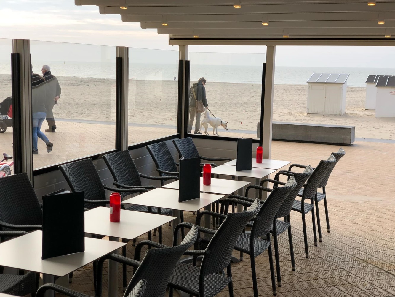 Vernieuwde Handelszaak met Ruim Terras op de Zeedijk - foto 3