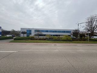 Lichte en moderne kantoorruimte te huur in Wommelgem, ideaal gelegen voor snelle verbindingen naar Antwerpen, Brussel en Nederland.Deze eerste...