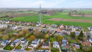 Te koop: open huis in de Negenoogstraat, Temse, op een unieke locatie vlakbij de Schelde en omgeven door natuurgebied.Deze woning biedt een...